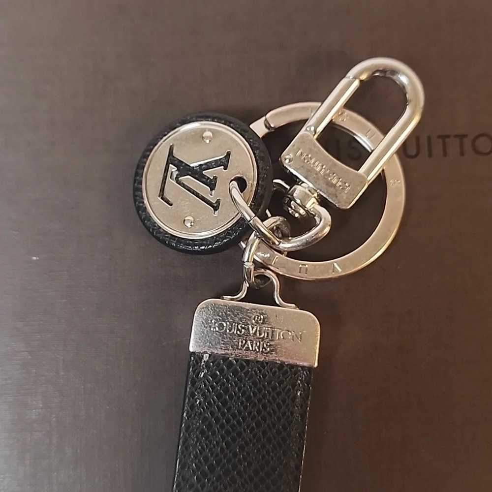 Louis Vuitton Taiga Porte Cles Neo Key Ring /Charm Black and Sliver